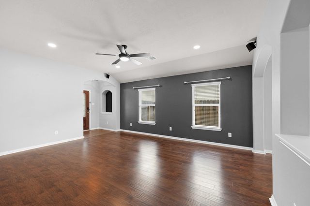 10806 Harston Drive, Tomball, TX 77375