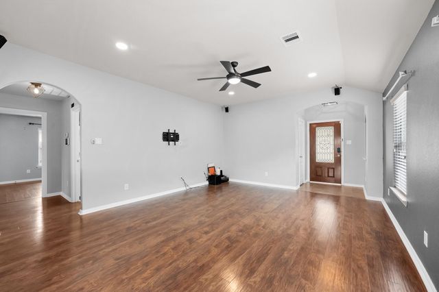 10806 Harston Drive, Tomball, TX 77375
