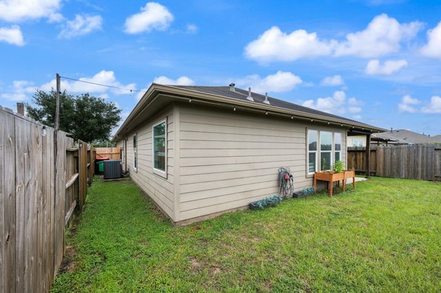 10806 Harston Drive, Tomball, TX 77375