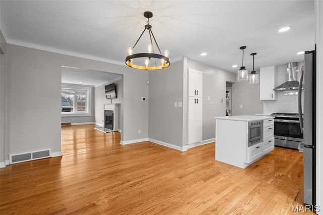 760 Glenway Drive, Glendale, MO 63122