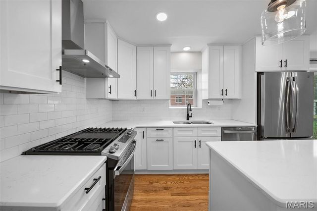 760 Glenway Drive, Glendale, MO 63122