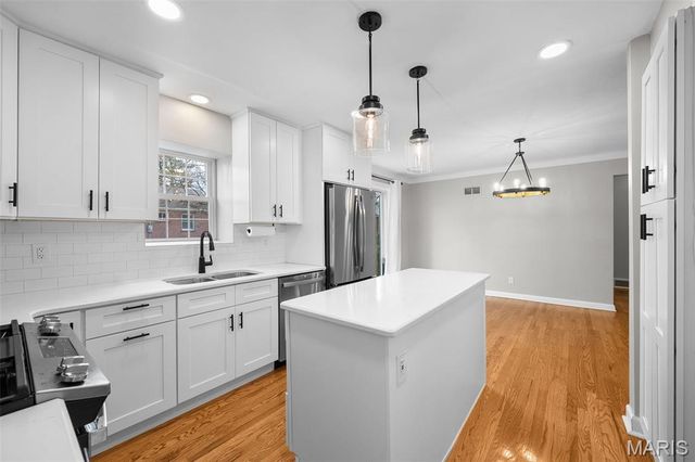 760 Glenway Drive, Glendale, MO 63122