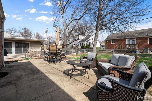 760 Glenway Drive, Glendale, MO 63122