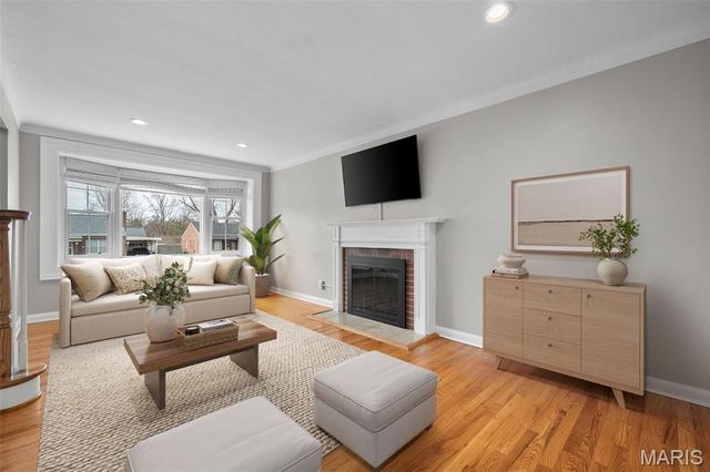 760 Glenway Drive, Glendale, MO 63122