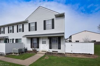 6577 Liberty Bell Drive C20, Brook Park, OH 44142
