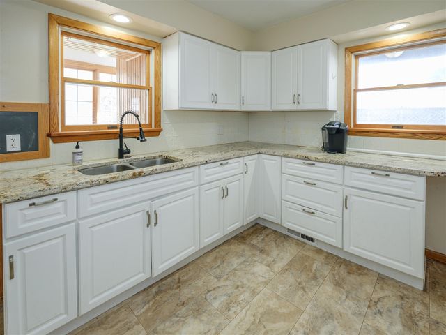 8876 E D Avenue, Richland, MI 49083