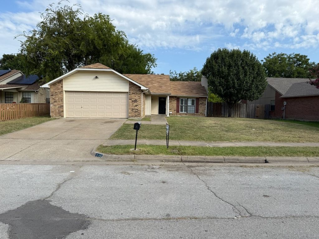 2209 Overbrook Drive, Arlington, TX 76014