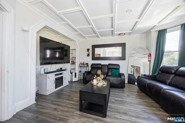81 Chestnut Street 2nd floor, Rutherford, NJ 07070
