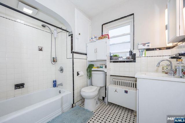 81 Chestnut Street 2nd floor, Rutherford, NJ 07070