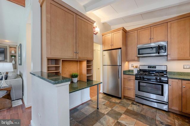 2904 FARMINGTON DR, Alexandria, VA 22303