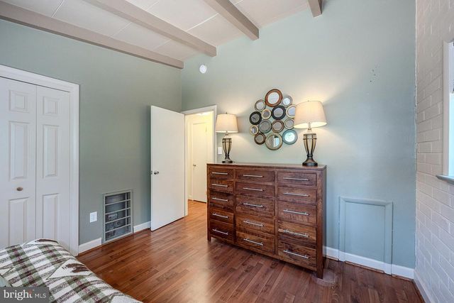 2904 FARMINGTON DR, Alexandria, VA 22303