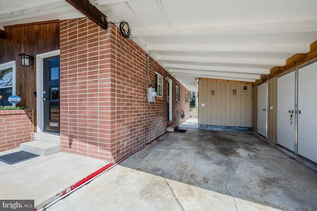 2904 FARMINGTON DR, Alexandria, VA 22303