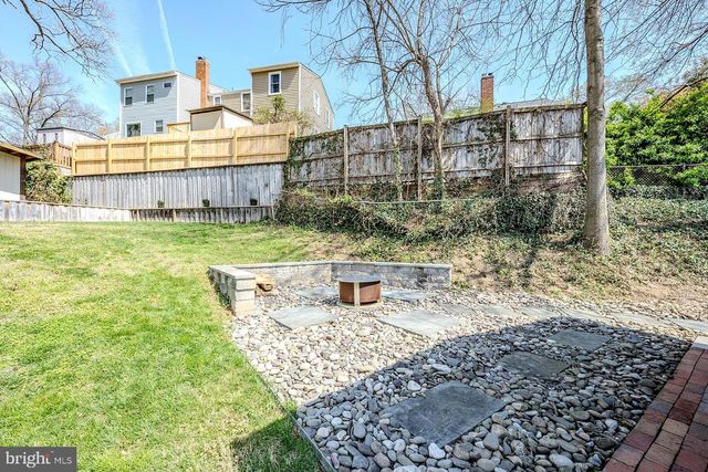 2904 FARMINGTON DR, Alexandria, VA 22303