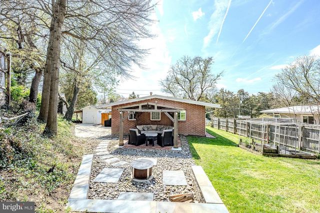 2904 FARMINGTON DR, Alexandria, VA 22303