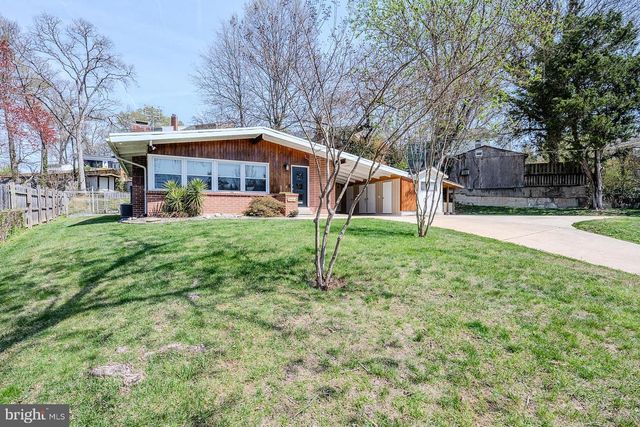 2904 FARMINGTON DR, Alexandria, VA 22303