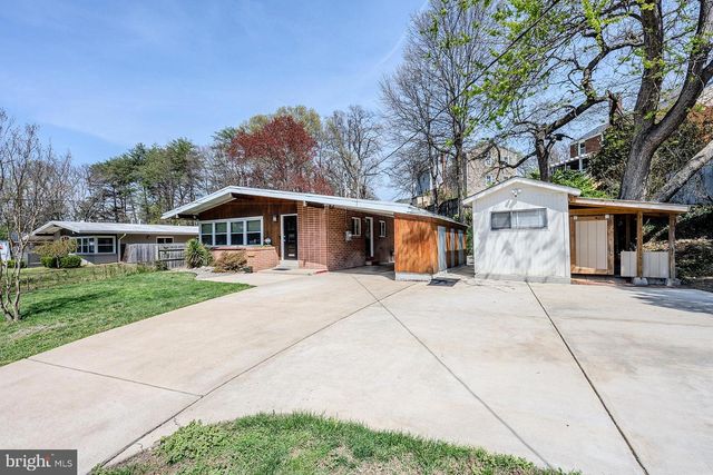 2904 FARMINGTON DR, Alexandria, VA 22303