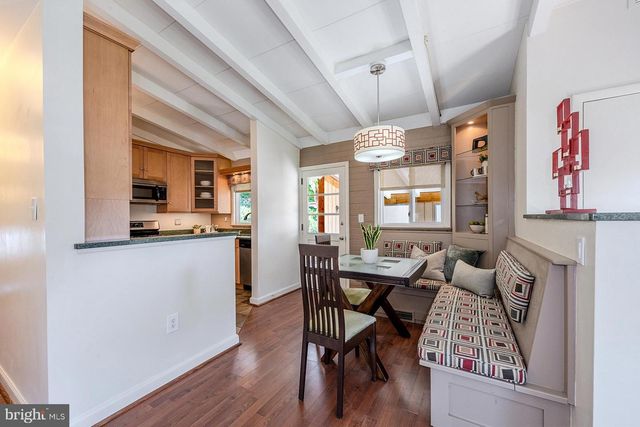 2904 FARMINGTON DR, Alexandria, VA 22303