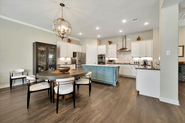 6 W Oaks Drive, Houston, TX 77058