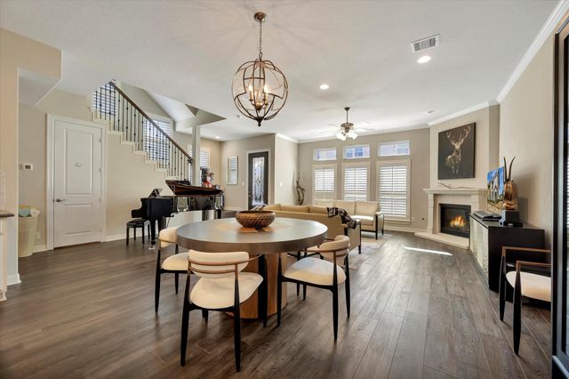 6 W Oaks Drive, Houston, TX 77058