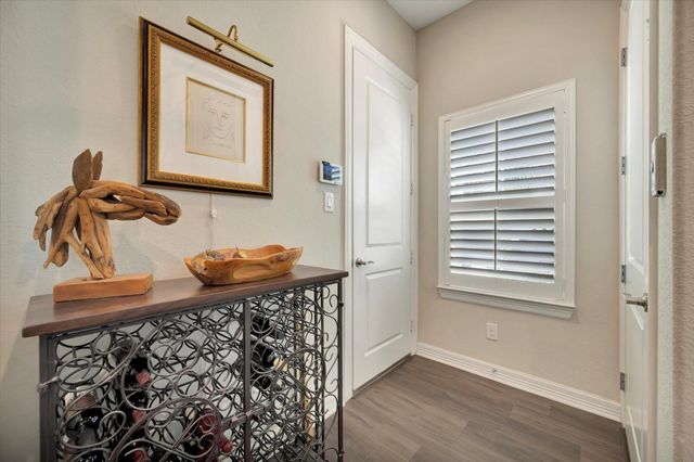 6 W Oaks Drive, Houston, TX 77058