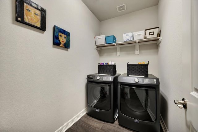 6 W Oaks Drive, Houston, TX 77058