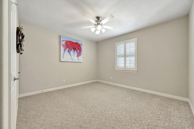 6 W Oaks Drive, Houston, TX 77058