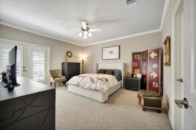 6 W Oaks Drive, Houston, TX 77058