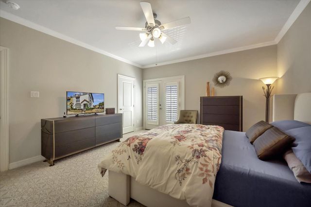 6 W Oaks Drive, Houston, TX 77058