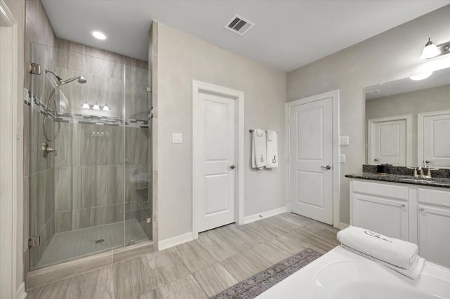 6 W Oaks Drive, Houston, TX 77058