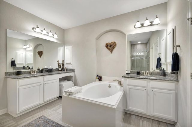 6 W Oaks Drive, Houston, TX 77058