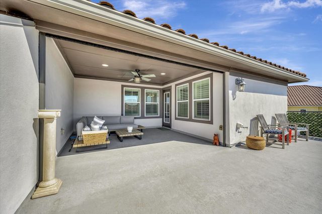 6 W Oaks Drive, Houston, TX 77058