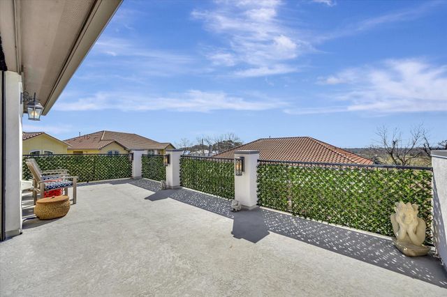 6 W Oaks Drive, Houston, TX 77058