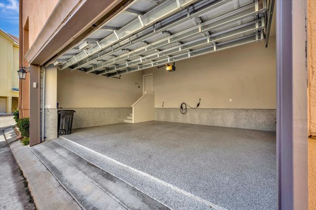 6 W Oaks Drive, Houston, TX 77058