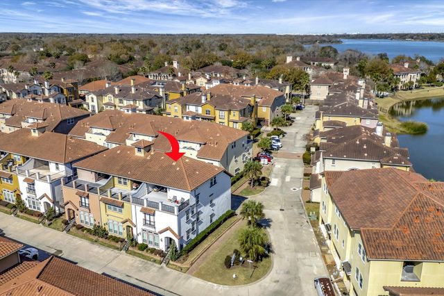 6 W Oaks Drive, Houston, TX 77058