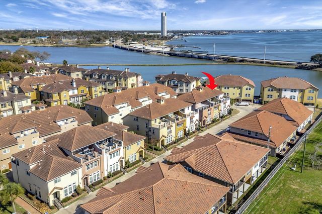 6 W Oaks Drive, Houston, TX 77058