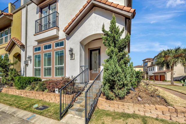 6 W Oaks Drive, Houston, TX 77058