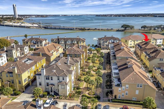 6 W Oaks Drive, Houston, TX 77058