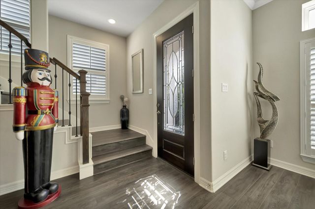 6 W Oaks Drive, Houston, TX 77058