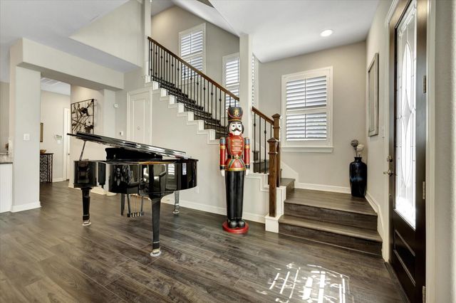 6 W Oaks Drive, Houston, TX 77058