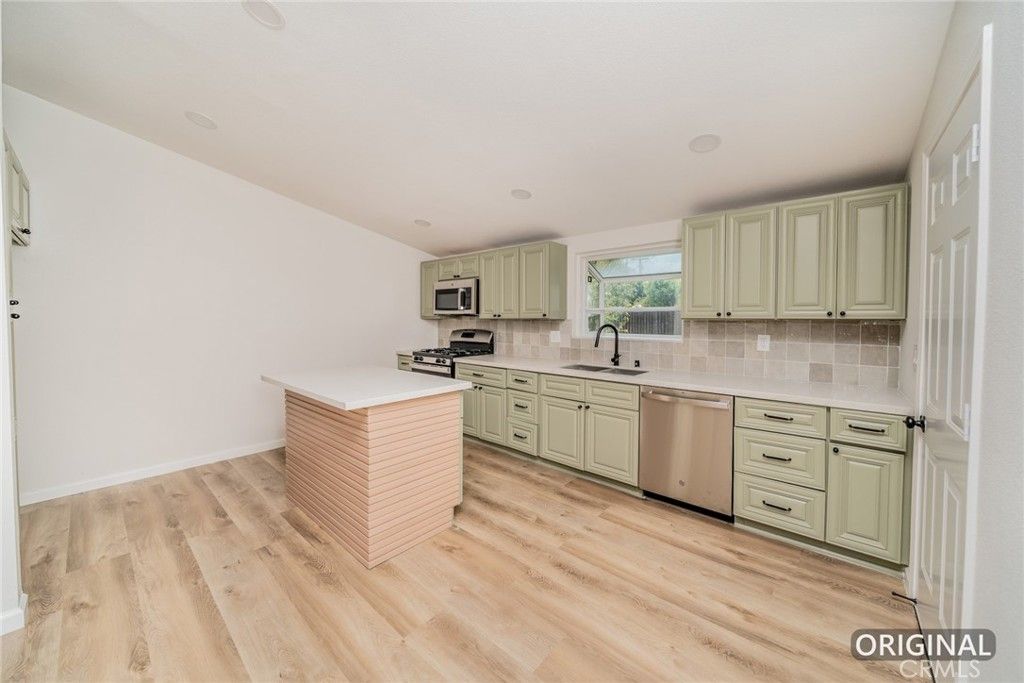 Image 10 of property listing at 5680 Ensenada Way, Riverside, CA 92504