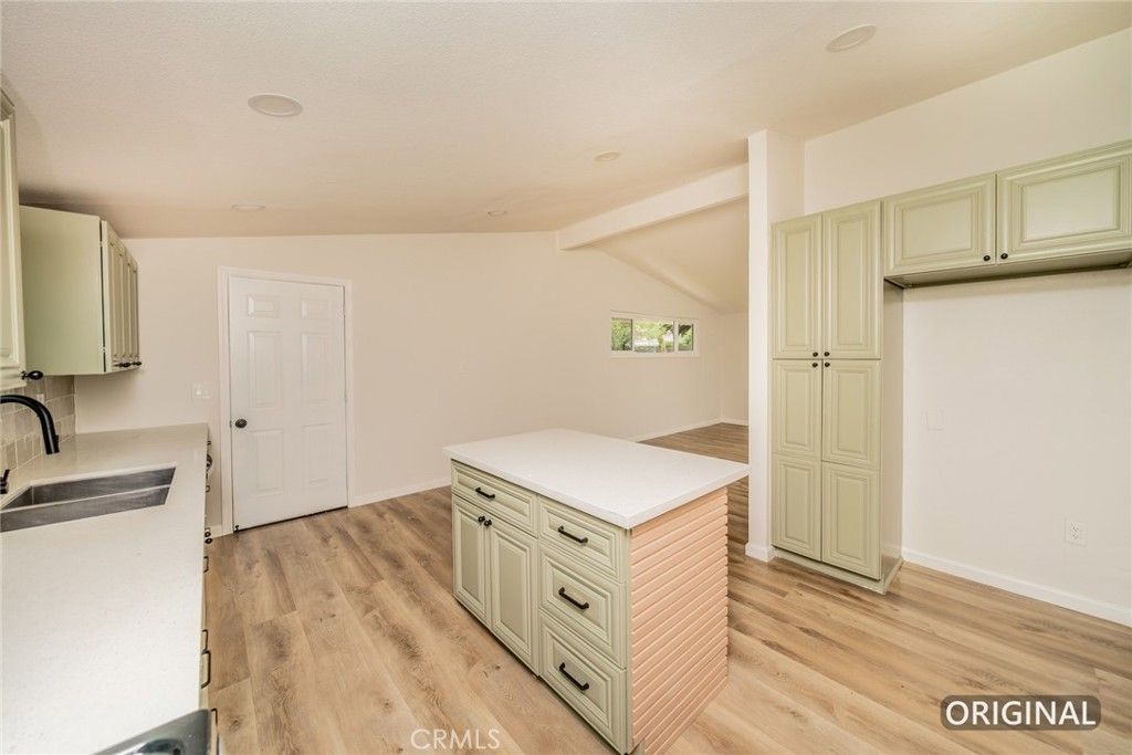 Image 12 of property listing at 5680 Ensenada Way, Riverside, CA 92504