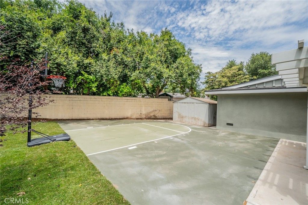 Image 32 of property listing at 5680 Ensenada Way, Riverside, CA 92504