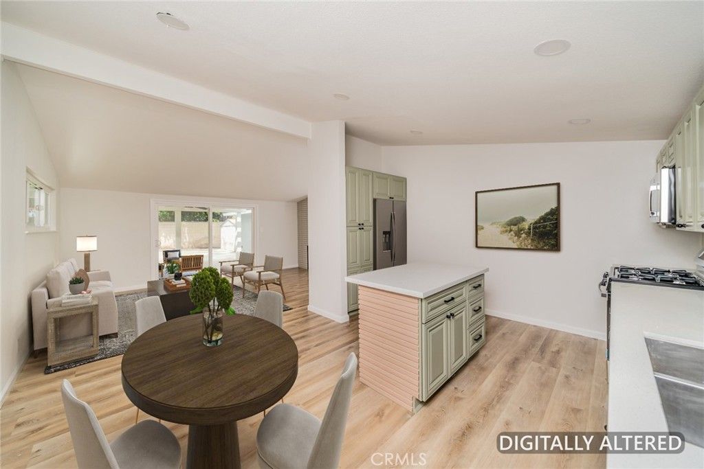 Image 7 of property listing at 5680 Ensenada Way, Riverside, CA 92504
