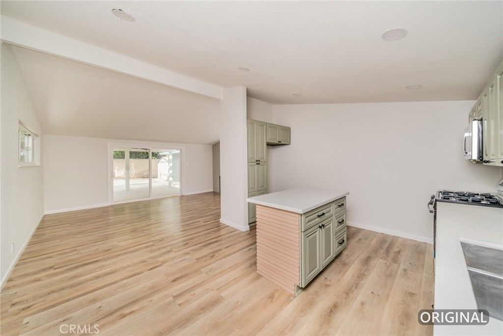 Image 8 of property listing at 5680 Ensenada Way, Riverside, CA 92504