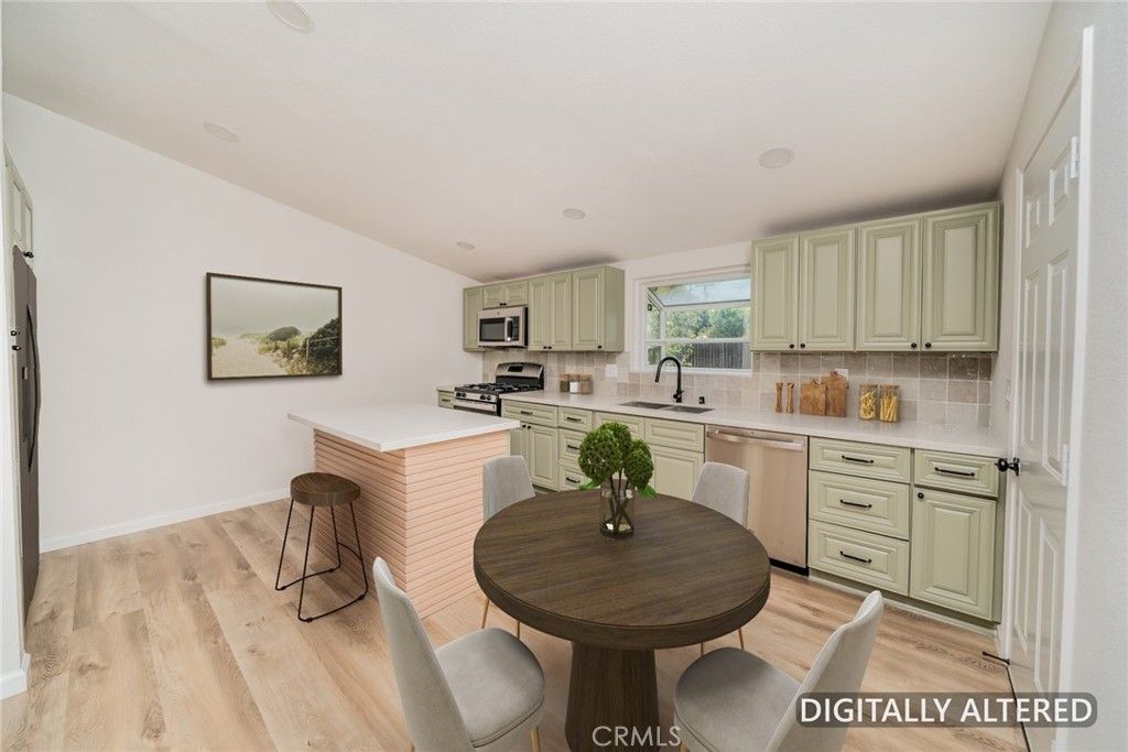 Image 9 of property listing at 5680 Ensenada Way, Riverside, CA 92504