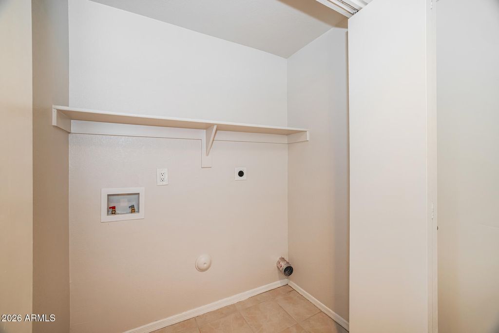 Image 20 of property listing at 22611 N 71ST Drive, Glendale, AZ 85310