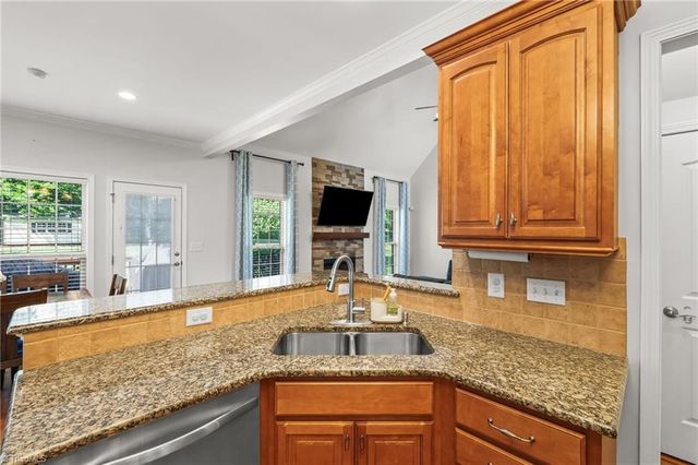 192 Loganberry Court, Clemmons, NC 27012