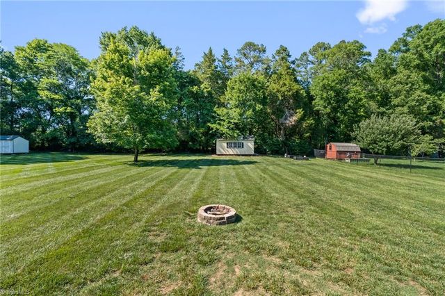 192 Loganberry Court, Clemmons, NC 27012