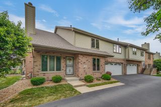 7940 W Tiffany Court, Palos Hills, IL 60465