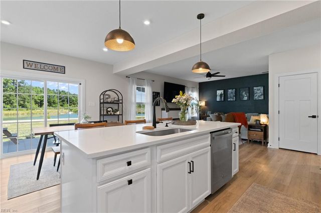 313 Miriam DR E, Moyock, NC 27958